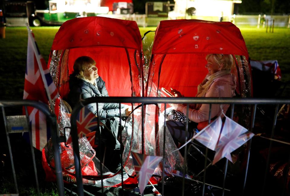  A handful of well-prepared fans brought mini tents