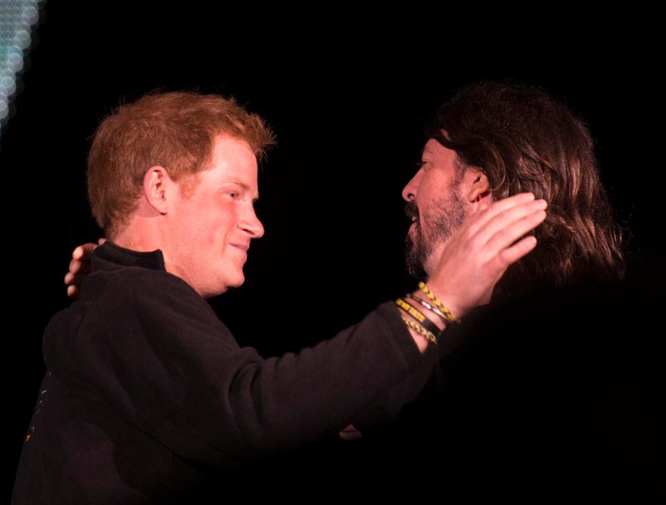  Dave Grohl is not fazed about not being invited to the Royal Wedding by his pal Harry