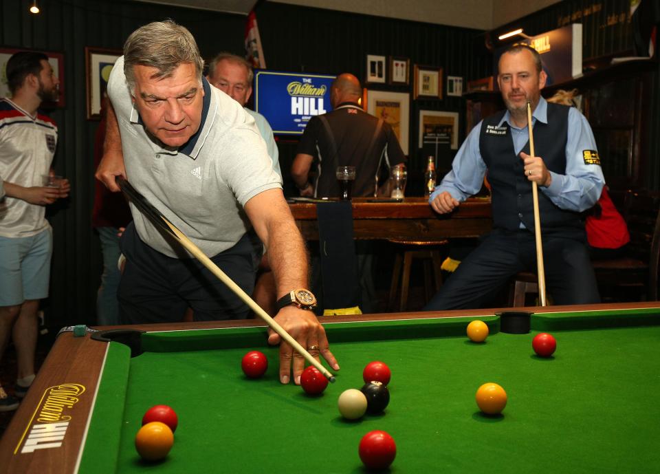 Sam Allardyce played a spot of pool in the London pub before tucking into a burger