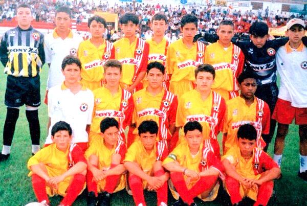  Falcao, centre, learnt his trade on the streets of his home town