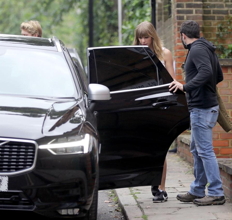  The loved-up pair had reportedly enjoyed a pint and fish and chips