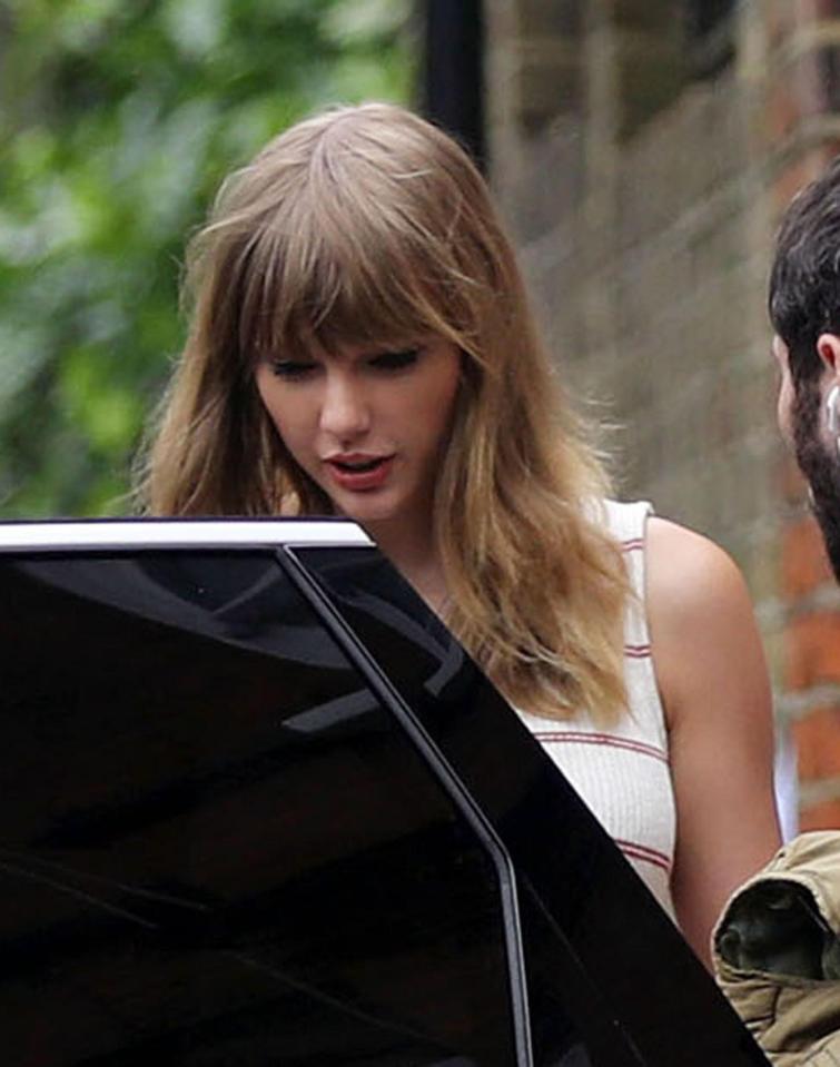  Taylor looked casual in a vest and short skirt