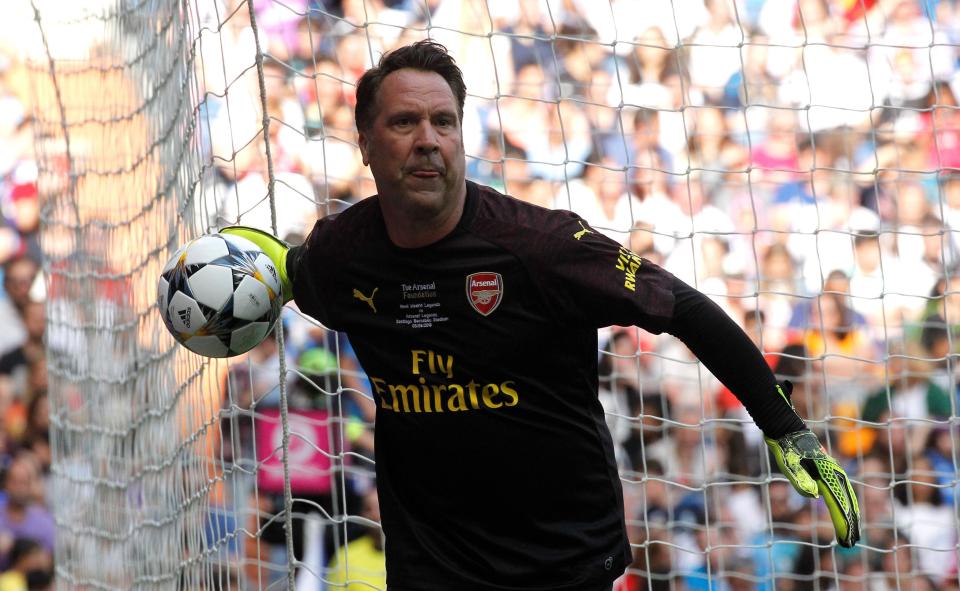  Gunners legend David Seamen started the game between the sticks