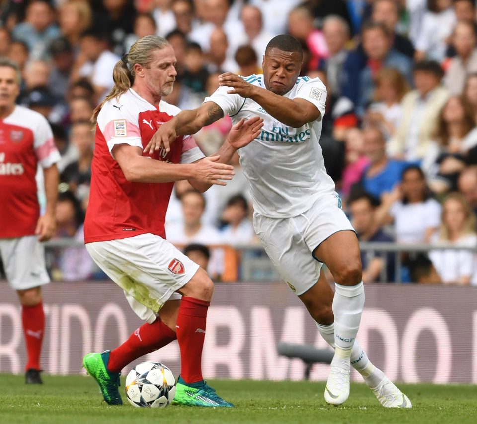  Emmanuel Petit did not back from Julio Baptista's challenge