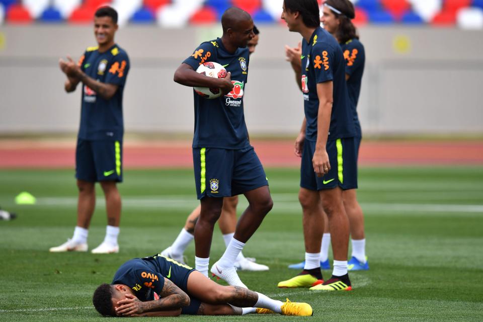 Neymar went down during Brazil training