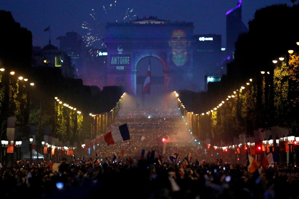 Antoine Griezmann's face is projected onto the Arc de Triomphe