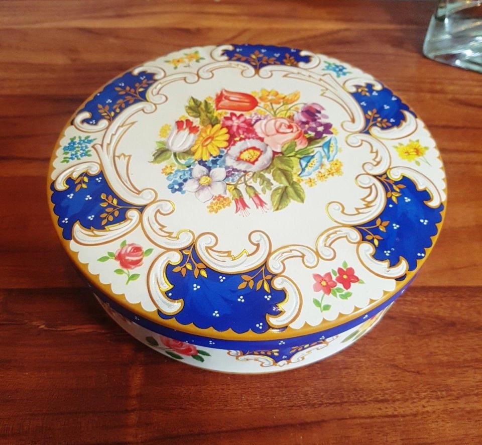  £45: Vintage and memorabilia from fireplaces to sweet tins - Example: Huntley and Palmer biscuit tin