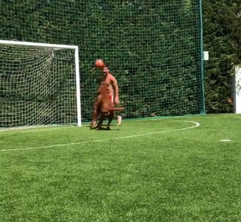  Messi sent his children into fits of laughter in the video uploaded by his partner
