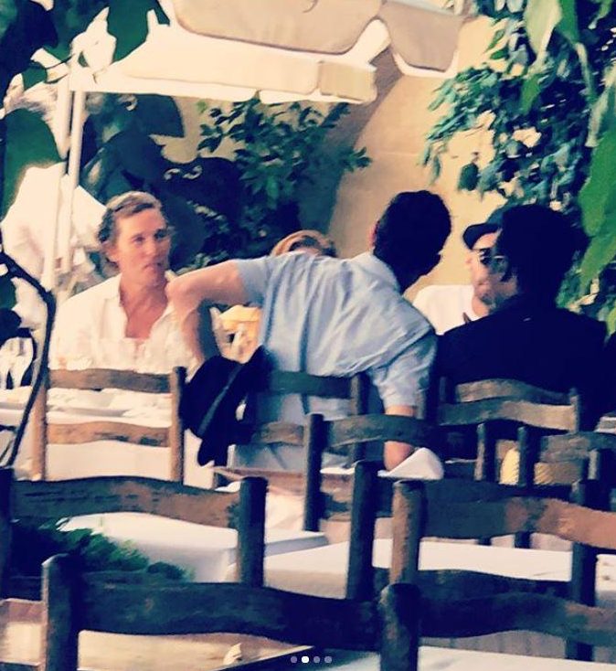  She also managed to take sneaky pics of the A-listers enjoying dinner