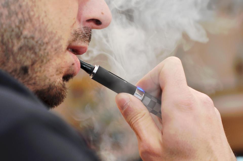  Internet bots are posting positive health messages about vaping on Twitter, a study has found
