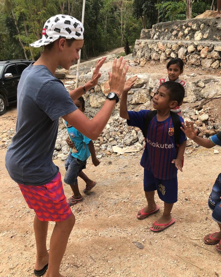  Romeo Beckham played football with a young Barcelona fan