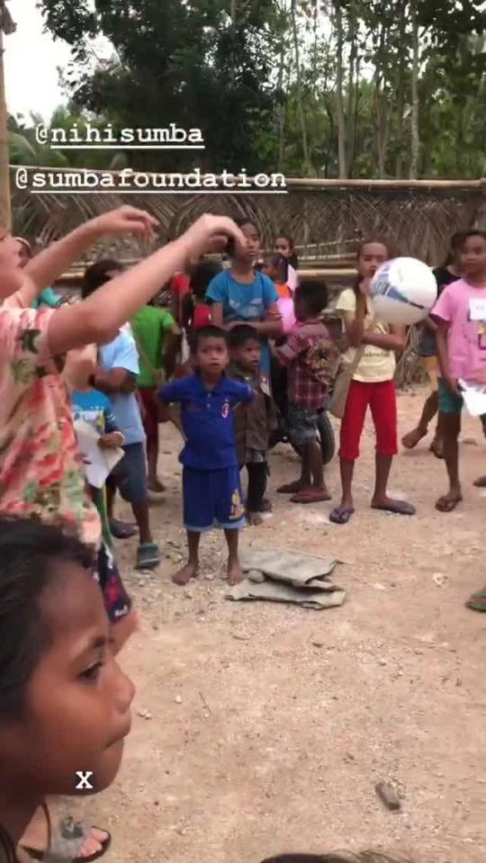  The Beckham family played ball with the Sumba Foundation