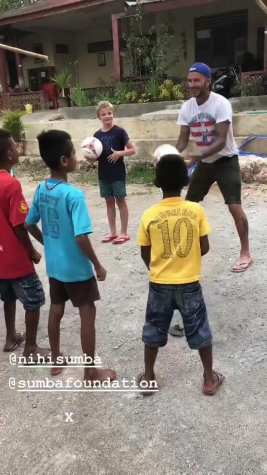  David Beckham played football with children in Indonesia