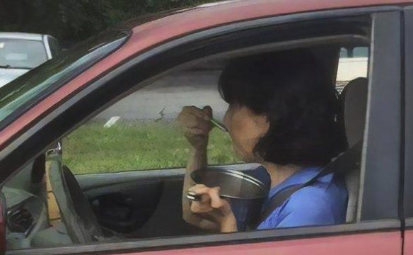  Getting out of bed five minutes earlier to eat breakfast would make this driver's commute a lot safer
