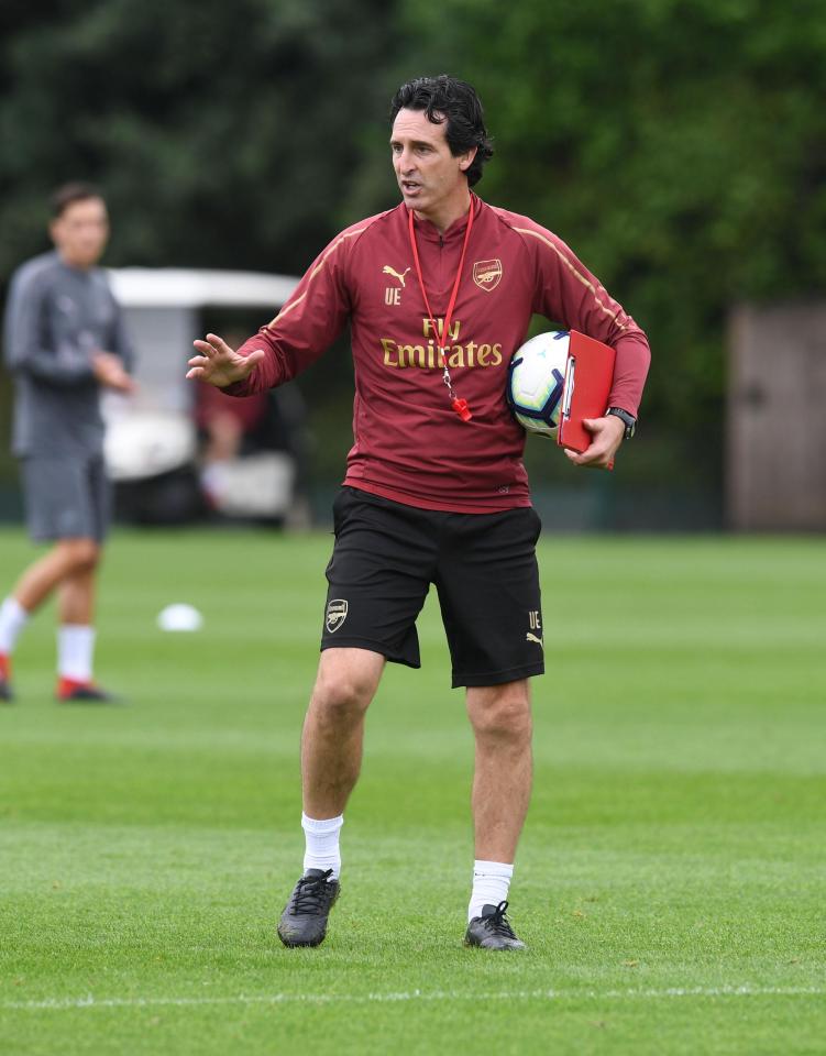  Unai Emery says he will stick with his his 4-2-3-1 formation against Chelsea
