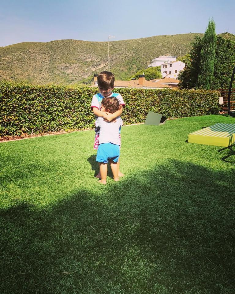  Messi's young children are free to enjoy themselves in the tranquillity of the house