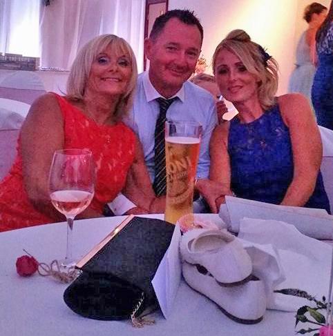  Kelly Ormerod, right, pictured with her parents