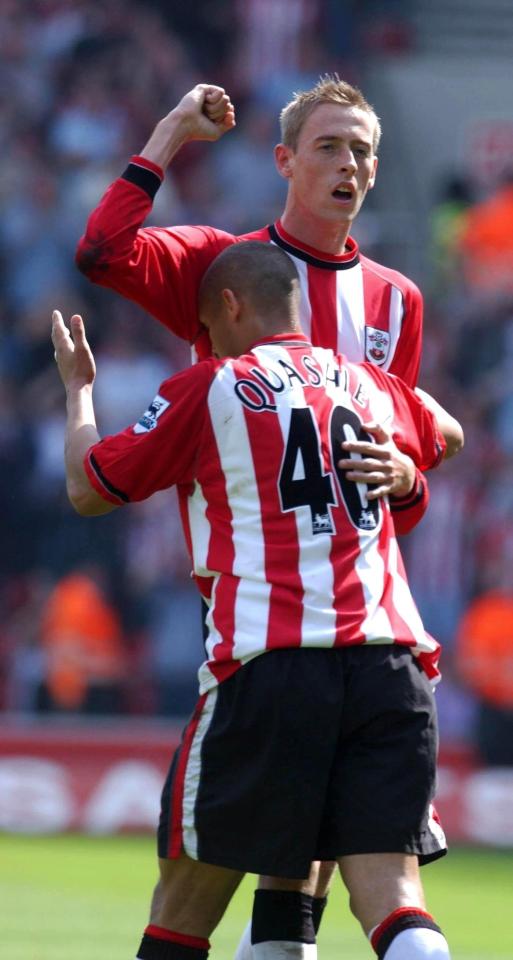 Crouch became the main attacking focus at Southampton team after James Beattie was sold to Everton.