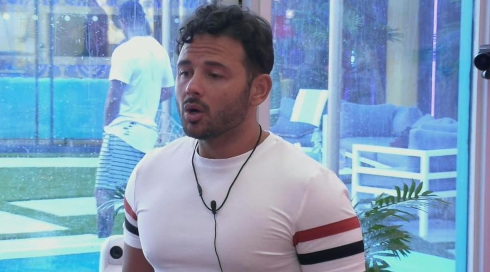 Ryan received a formal warning for the incident, and apologised to Roxanne on Friday. However, he has been backed by the public and many of his former co-stars on Twitter 