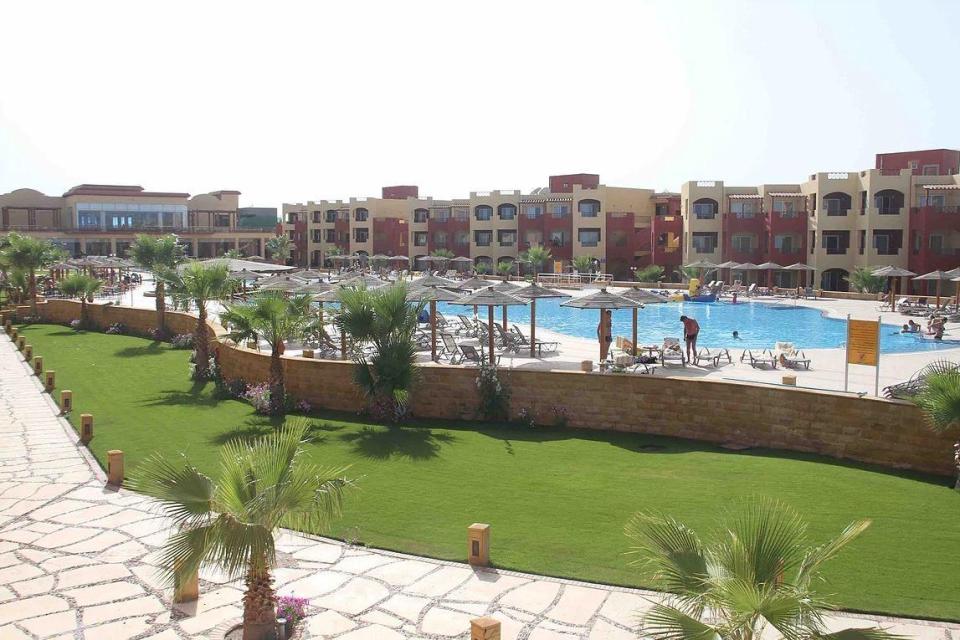  Clive Eversfield and wife Alison Sonnex were staying at the Royal Tulip hotel in Egypt, stock image, when they fell ill