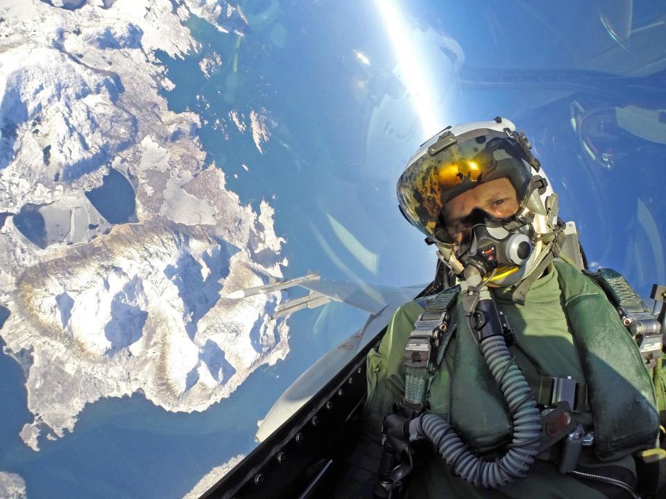  A Norwegian F16 fighter pilot took a selfie while flying a plane in Northern Norway
