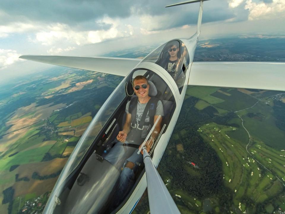  Jacob Vlk took a photo with a selfie stick while the plane was flying