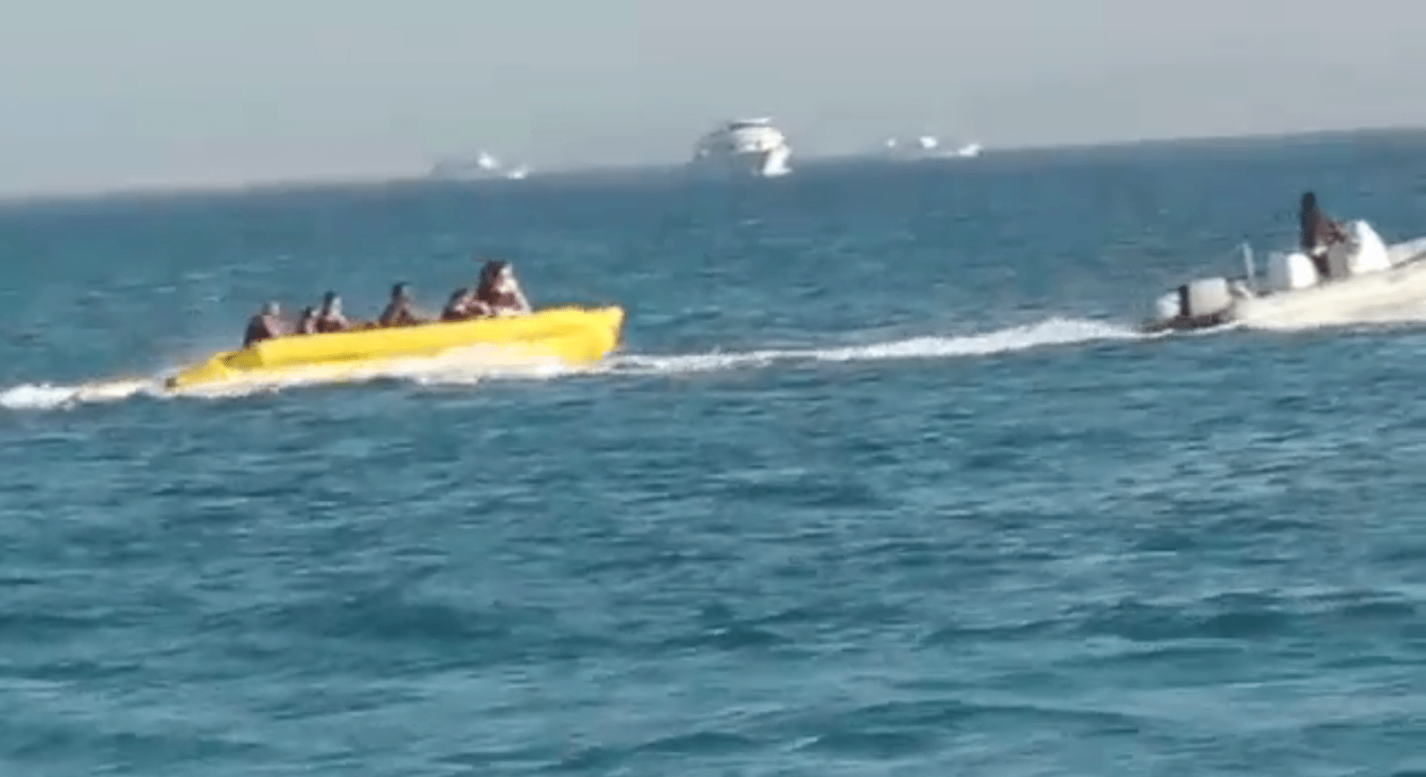  A horror video shows a banana boat flipping over seconds after the driver's show-off antics