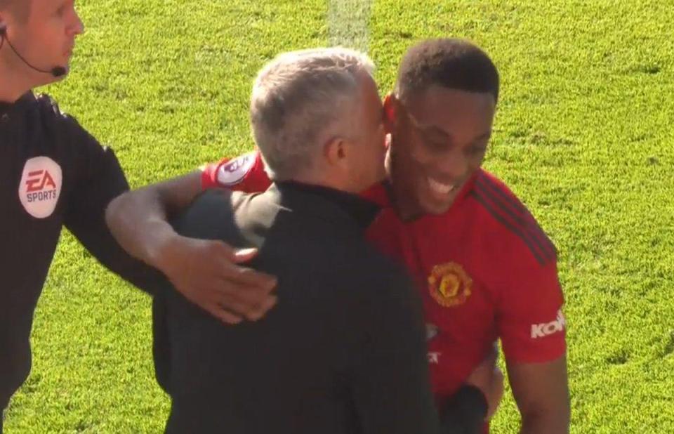  Mourinho shares a nice embrace with the Frenchman