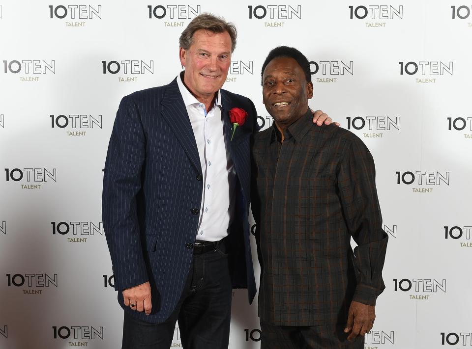  Glenn Hoddle and Pele poses with Brazil icon Pele in 2015