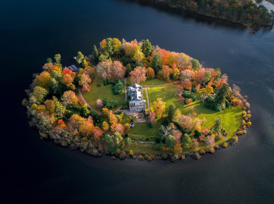 Also pictured was this stunning house on its own island