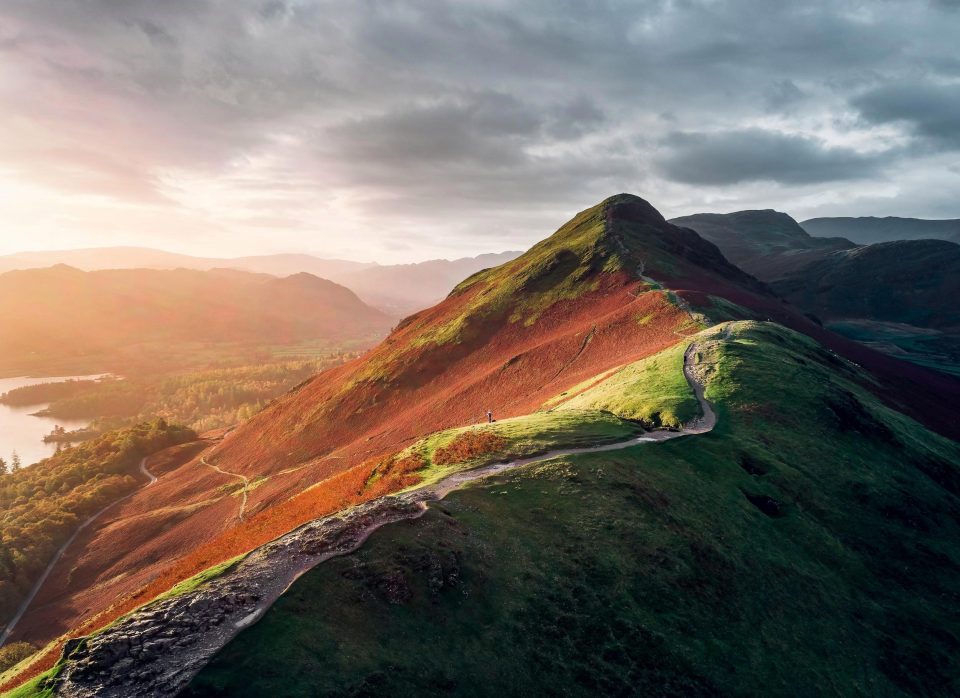 This half-red-half-green mountain shows the varieties of colour available
