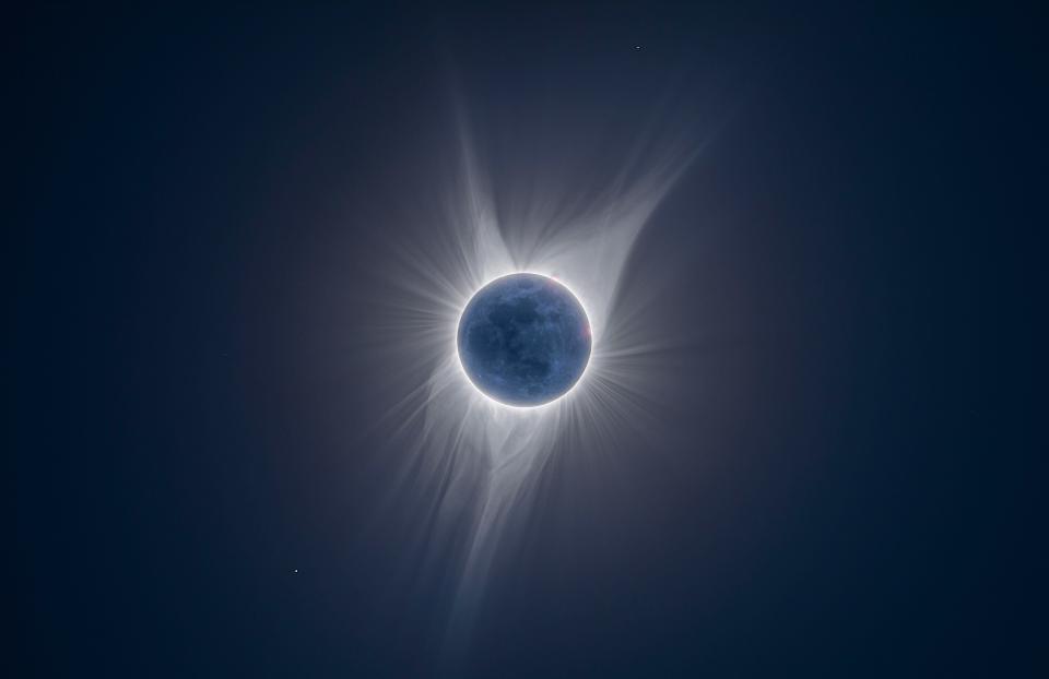  Peter Ward's shining moon shot from Australia