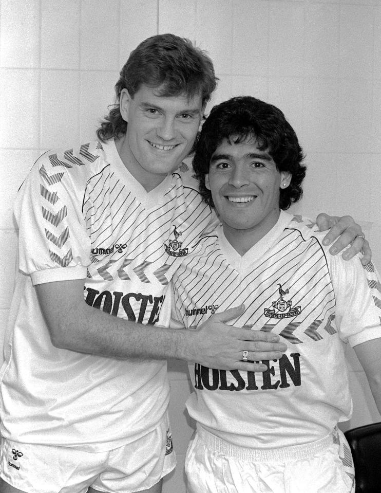  Diego Maradona and Glenn Hoddle grin for a photo in Spurs kits