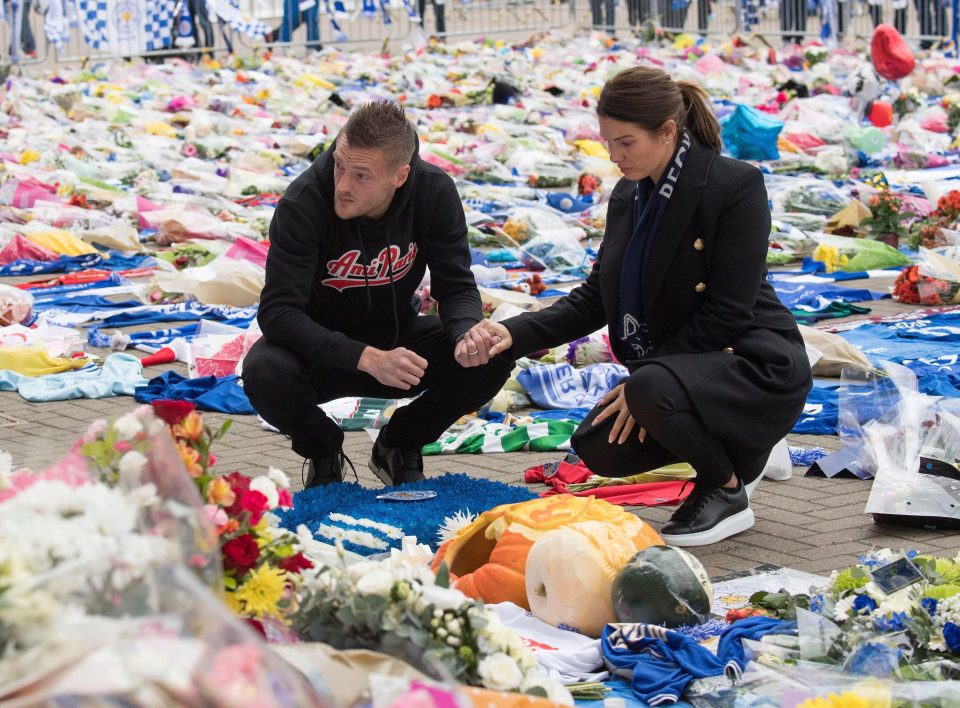The couple held hands as Jamie regained his composure following an outpouring of grief