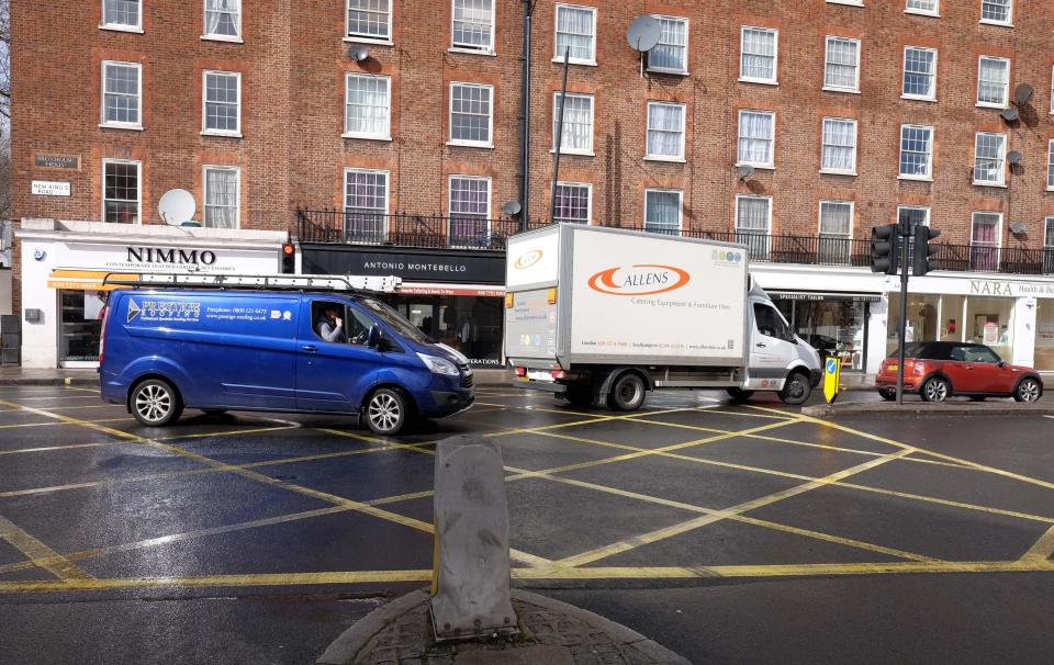 Eight out of 10 drivers struggle to clear a yellow box junction without stopping