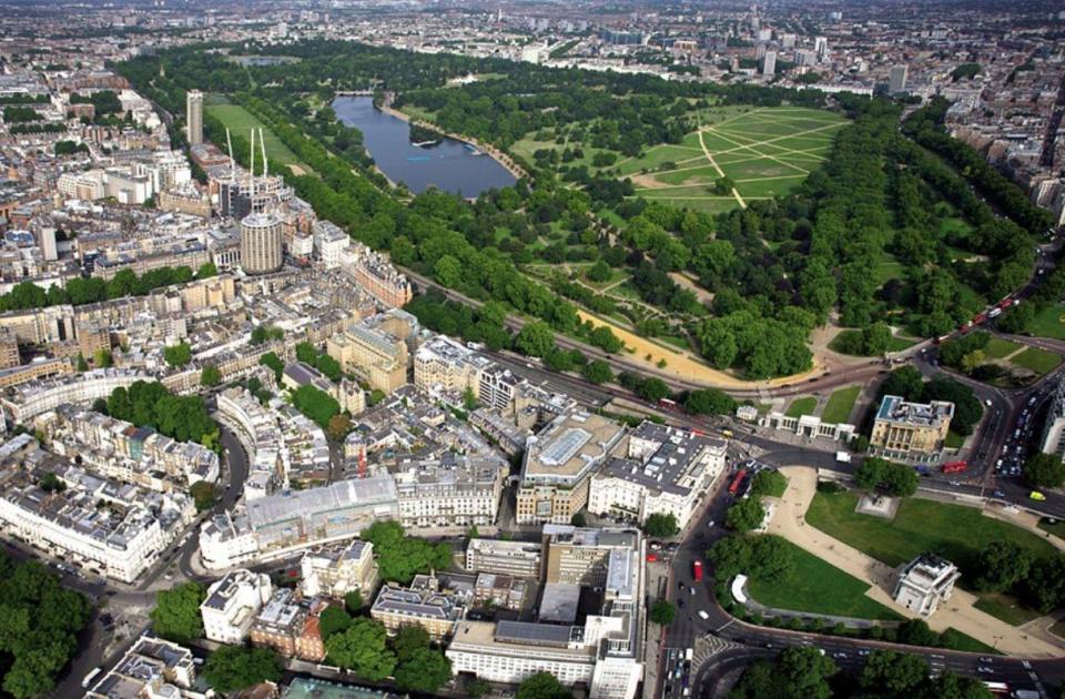 The property is sandwiched in between Buckingham Palace and Hyde Park
