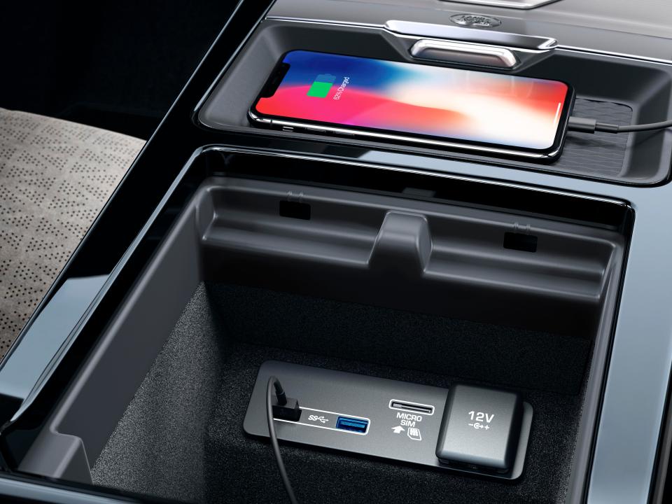 Apple CarPlay and Android Auto integrates your smartphone into the touchscreen