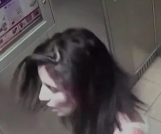  She repeatedly beats her face to make it look like Faisal did it