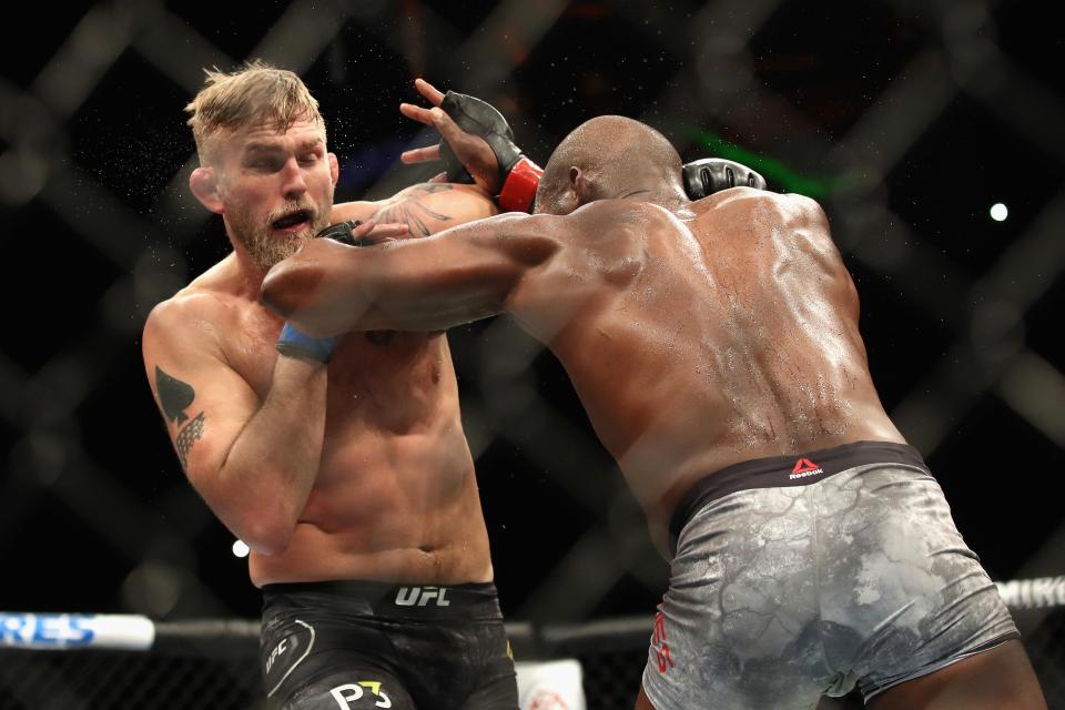  The American began to land with the elbow