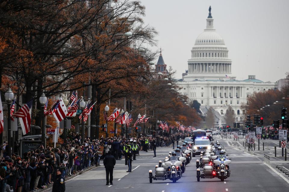  Thousands gathered in Washington to pay their respects