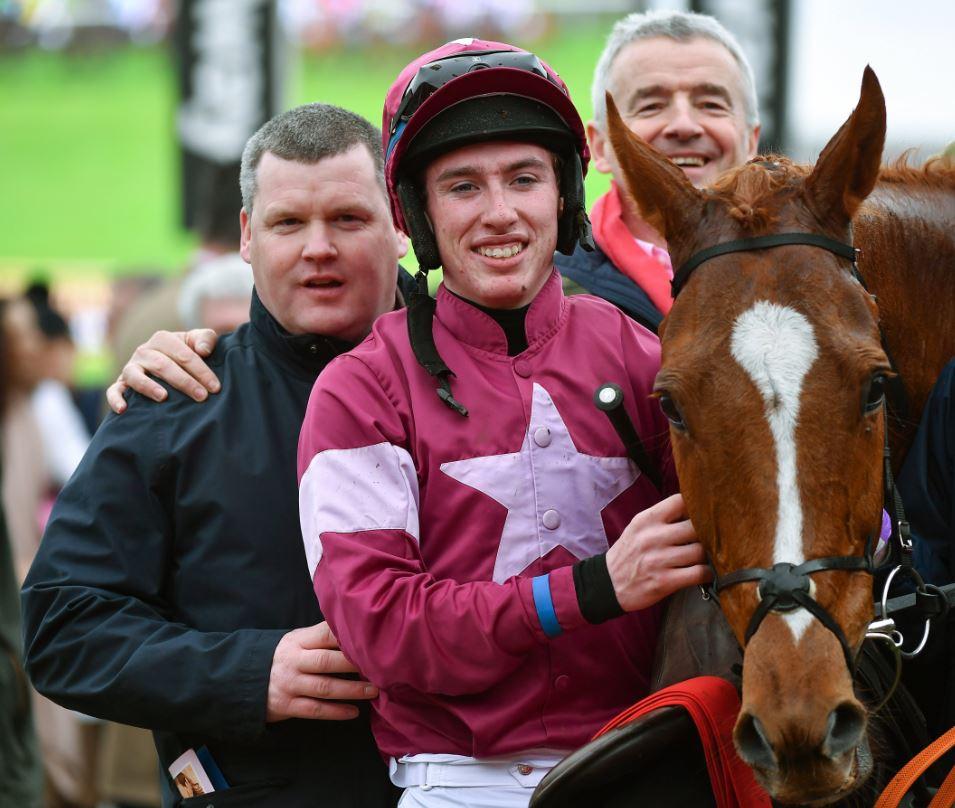  Jockey Jack Kennedy (centre) with Gordon Elliot and Samcro after taking home the Ballymore Novices' Hurdle for owner Michael O'Leary on Day 2 of the Festival