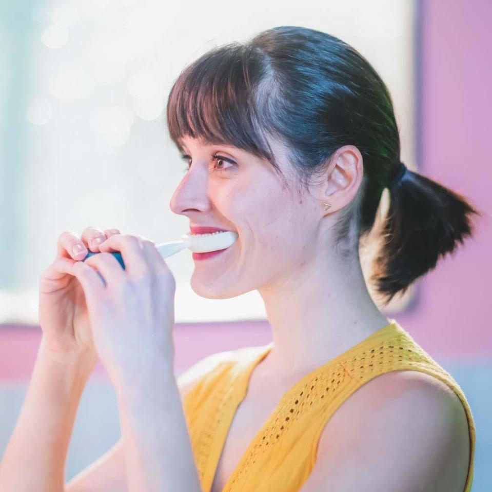  The Y-brush promises to clean your teeth at rapid speeds