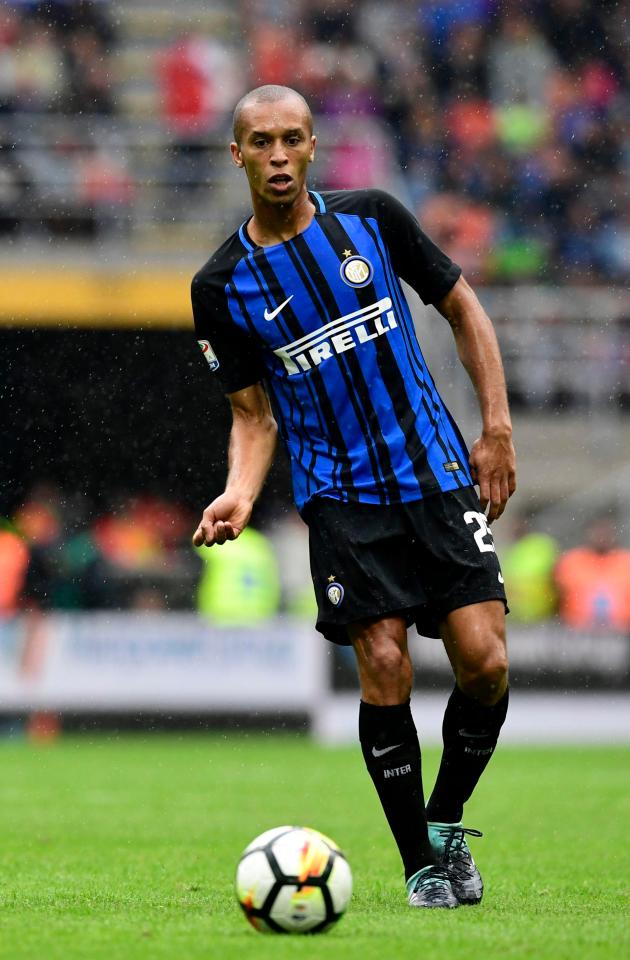 Inter will wait to see if Joao Miranda leaves the San Siro this month before swooping for Valencia