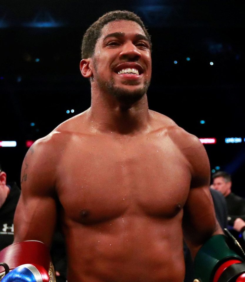  Tyson Fury believes Anthony Joshua will not agree to fight him as he is scared