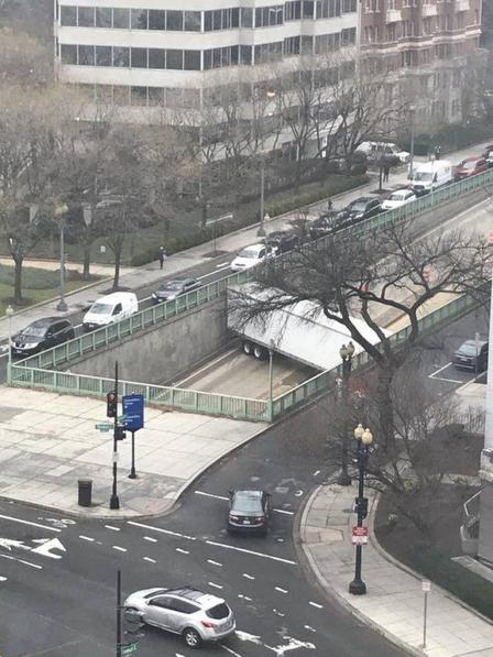  This driver just successfully managed to make thousands of people late for work