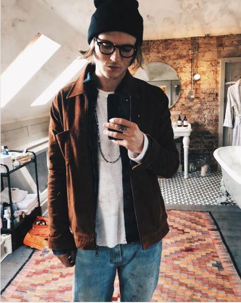  Dougie has an incredible bathroom complete with vintage style sink and large mirrors