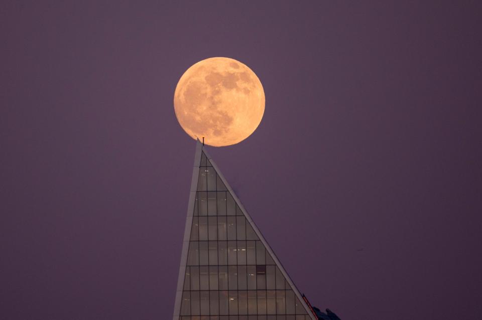 The Super Moon rose over the City of London