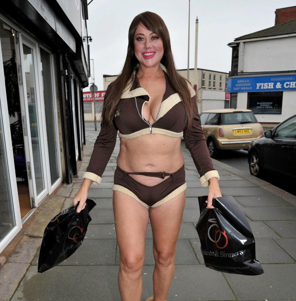  Lisa Appleton braved Blackpool's chilly temperatures to pick up some sex toys yesterday