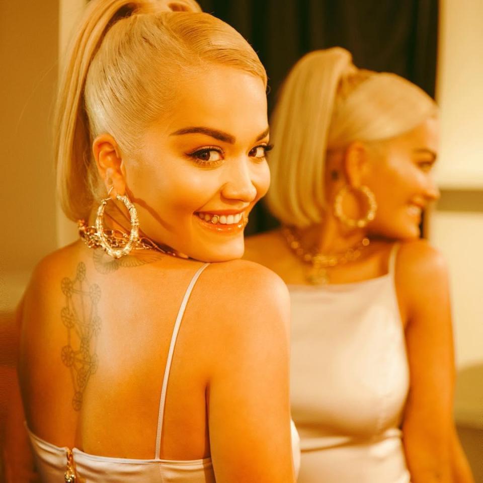  The Brit award winning singer has gone for teeth whitening ahead of award season
