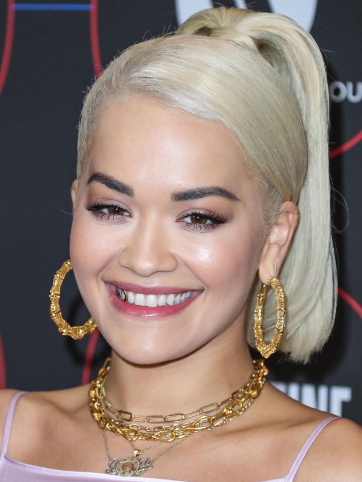  Rita Ora showed off a gleaming smile at the Warner music pre-Grammy party in LA on Thursday